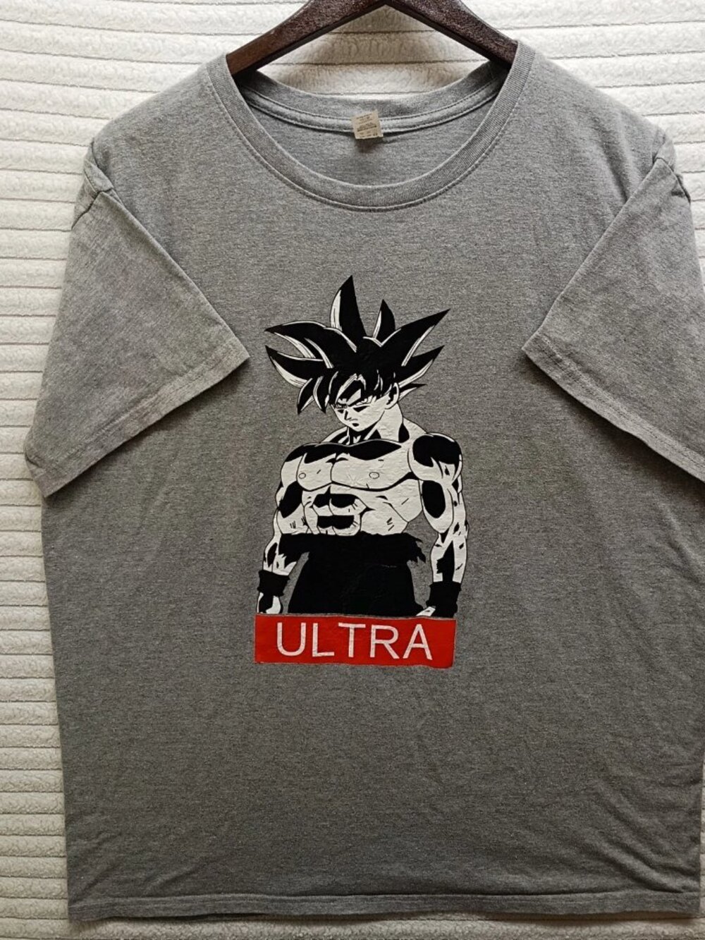 Dragonball Mens XL Gray Short Sleeve T-Shirt. Graphic Print Fading Y2K Casual